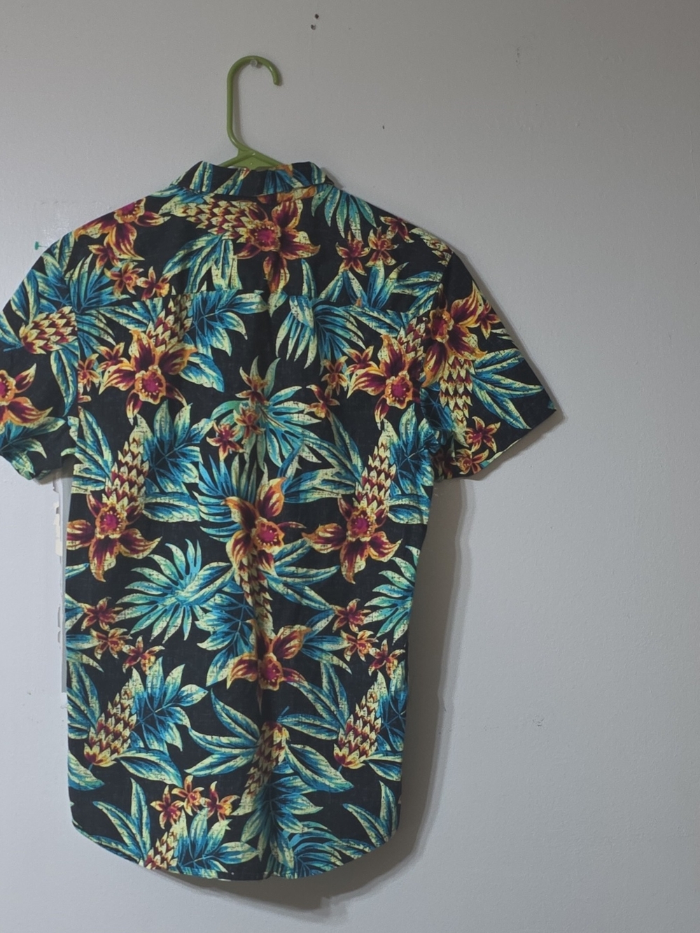 Men's Black Tropical Floral Short-Sleeve Shirt